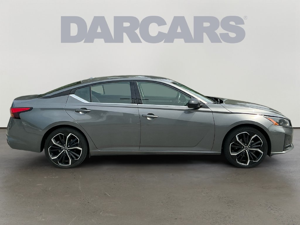 Used 2024 Nissan Altima 2.5 SR FWD image 8