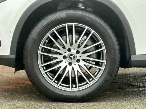 Certified 2025 Mercedes-Benz GLC 300 4MATIC image 37