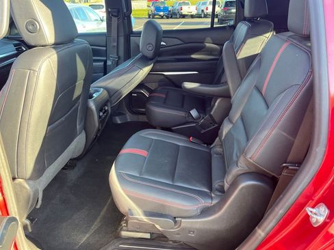 Used 2024 Chevrolet Traverse RS image 23