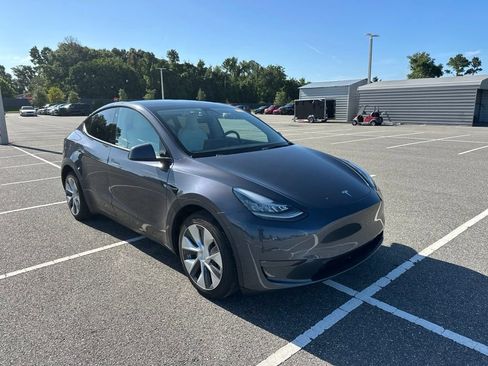 Used 2022 Tesla Model Y Long Range AWD/4WD image 1