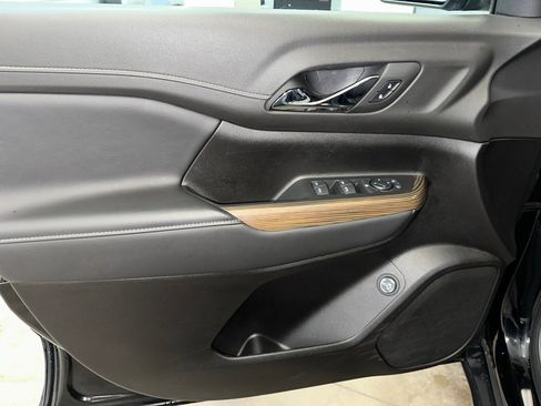 Certified 2023 GMC Acadia SLE w/ Driver Convenience Package image 4