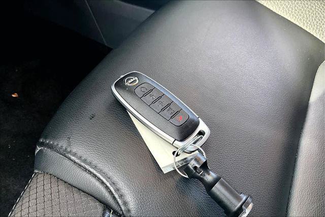 Certified 2025 Nissan Pathfinder SL FWD image 14