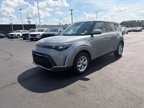 Used 2025 Kia Soul LX w/ LX Technology Package FWD image 19
