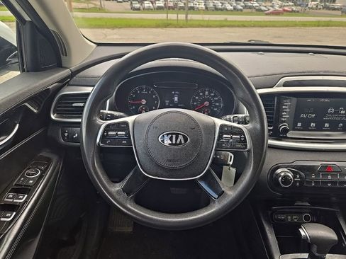 Used 2019 Kia Sorento FWD image 4