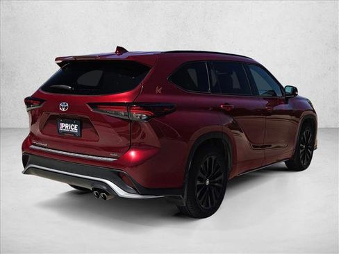 Used 2024 Toyota Highlander XSE image 5