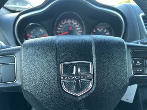 Used 2013 Dodge Avenger SE image 22