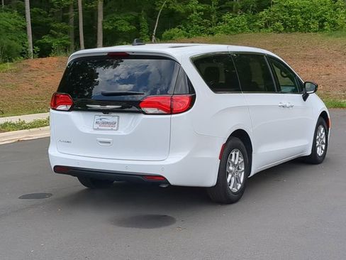New 2025 Chrysler Voyager LX image 13