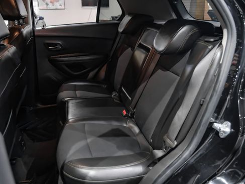 Used 2022 Chevrolet Trax LT w/ LT Convenience Package image 31