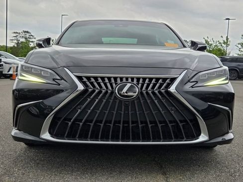 Used 2025 Lexus ES 300h Ultra Luxury w/ Accessory Package (Z1) FWD image 8