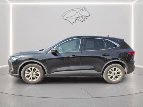 Used 2023 Ford Escape Active w/ Cold Weather Package FWD image 3