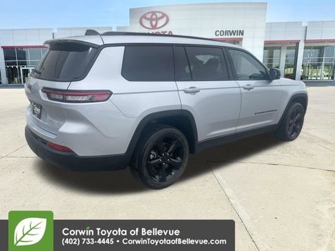 Used 2024 Jeep Grand Cherokee L Altitude AWD/4WD image 5