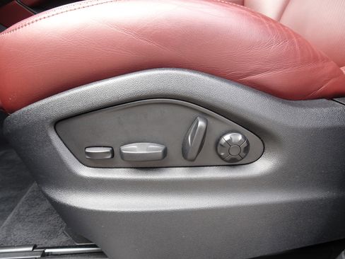 Used 2024 Porsche Cayenne image 16