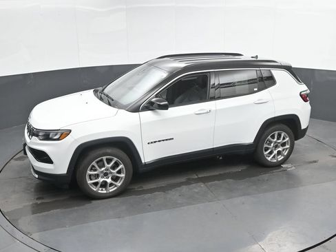 Used 2025 Jeep Compass Limited AWD/4WD image 36