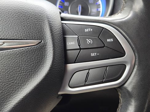 Used 2019 Chrysler 300 Limited image 30