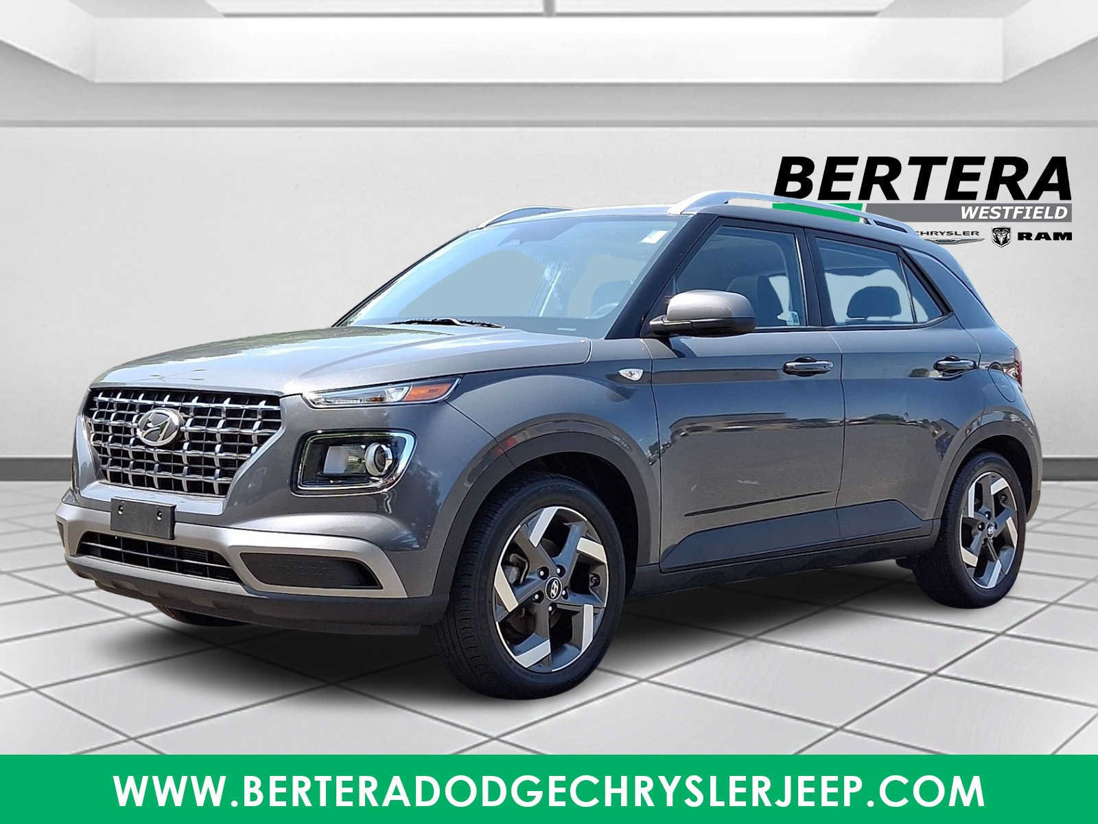 Used 2024 Hyundai Venue SEL FWD image 3