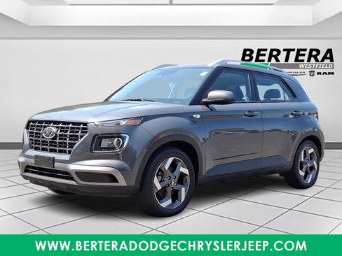 Used 2024 Hyundai Venue SEL FWD image 3