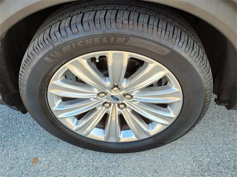 Used 2020 Ford Explorer Limited image 17