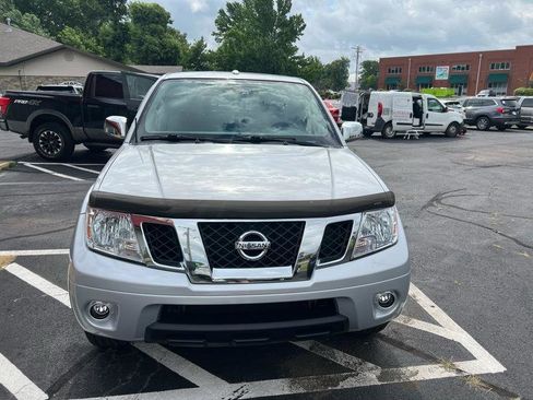 Used 2017 Nissan Frontier SV w/ SV Value Truck Package RWD image 10