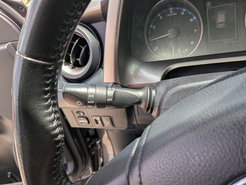 Used 2018 Toyota RAV4 XLE FWD image 34