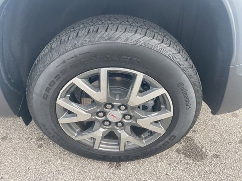 Used 2023 GMC Acadia SLE w/ Driver Convenience Package image 11