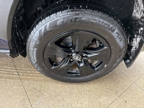 Used 2021 Toyota RAV4 XLE w/ Convenience Package image 12