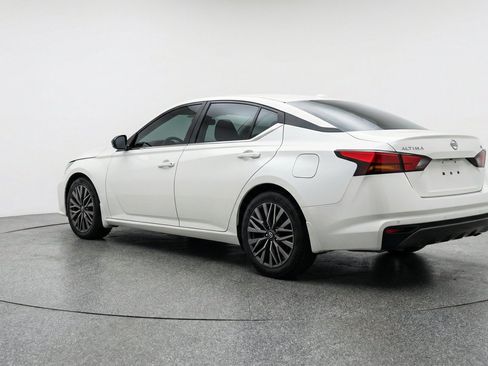 Used 2025 Nissan Altima 2.5 SV FWD image 6