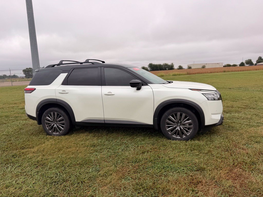 Certified 2024 Nissan Pathfinder SL w/ SL Premium Package FWD image 4