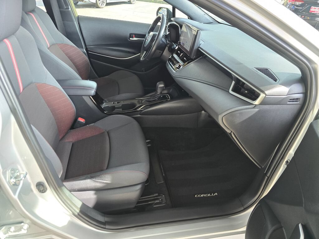 Used 2024 Toyota Corolla SE w/ SE Package FWD image 11