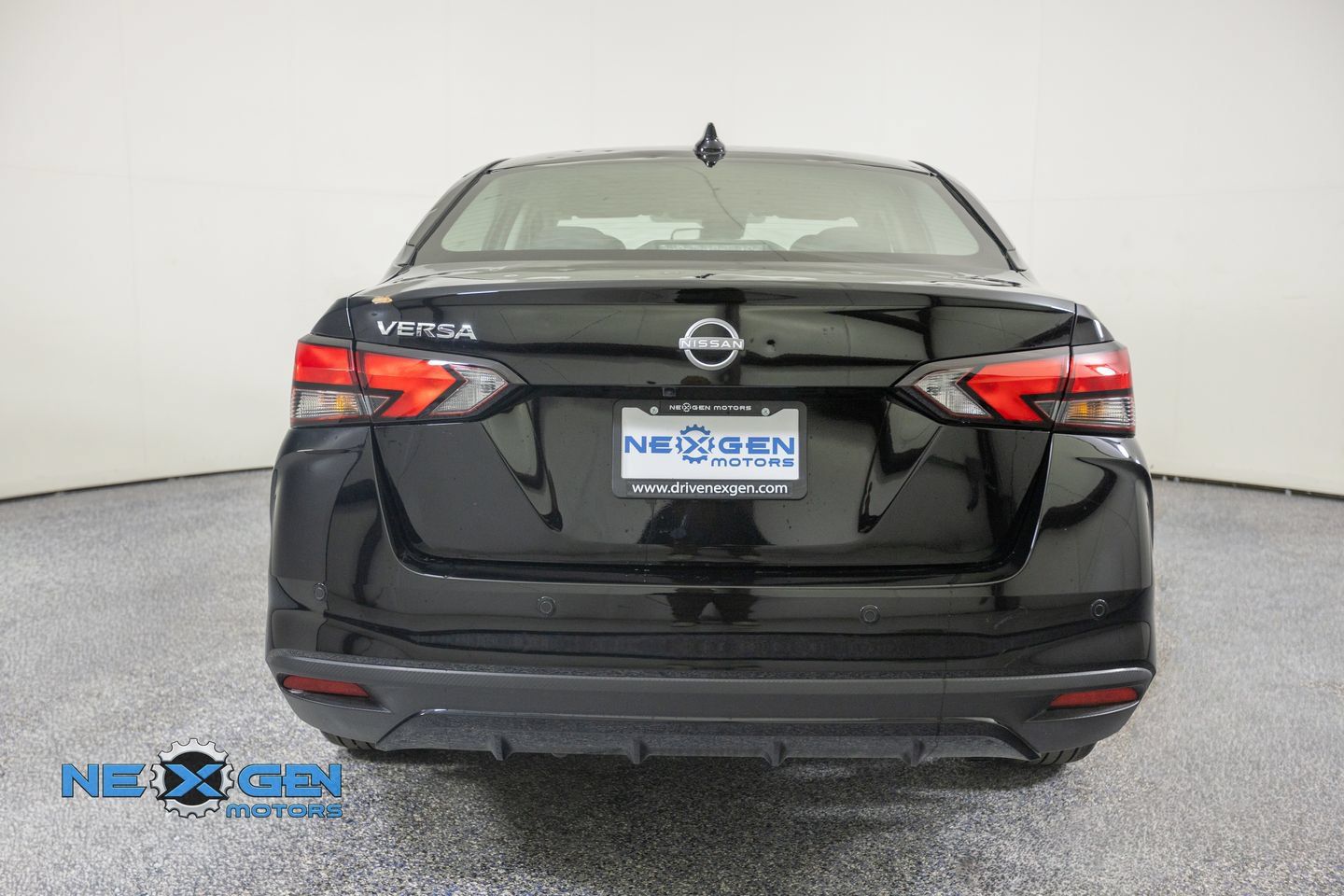 Used 2025 Nissan Versa SV w/ Trunk Package FWD image 33