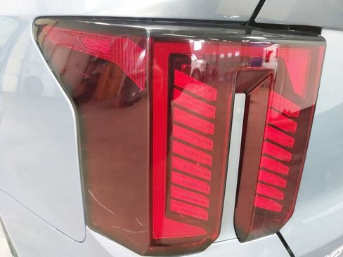 Used 2024 Kia Sorento SX image 44