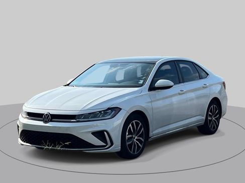 Used 2025 Volkswagen Jetta SE FWD image 7