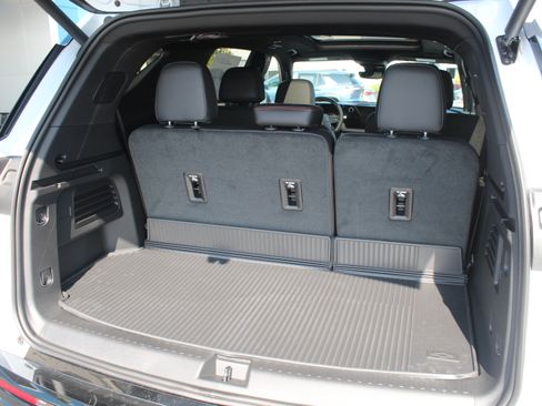 New 2027 Chevrolet Traverse RS w/ LPO, Floor Liner Package AWD/4WD image 28
