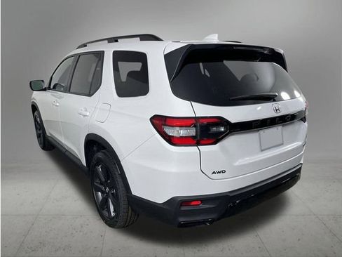 New 2026 Honda Pilot Sport image 3