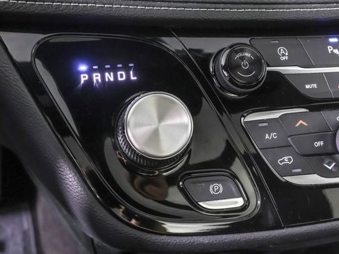 Used 2018 Chrysler Pacifica Limited w/ S Appearance Package image 35