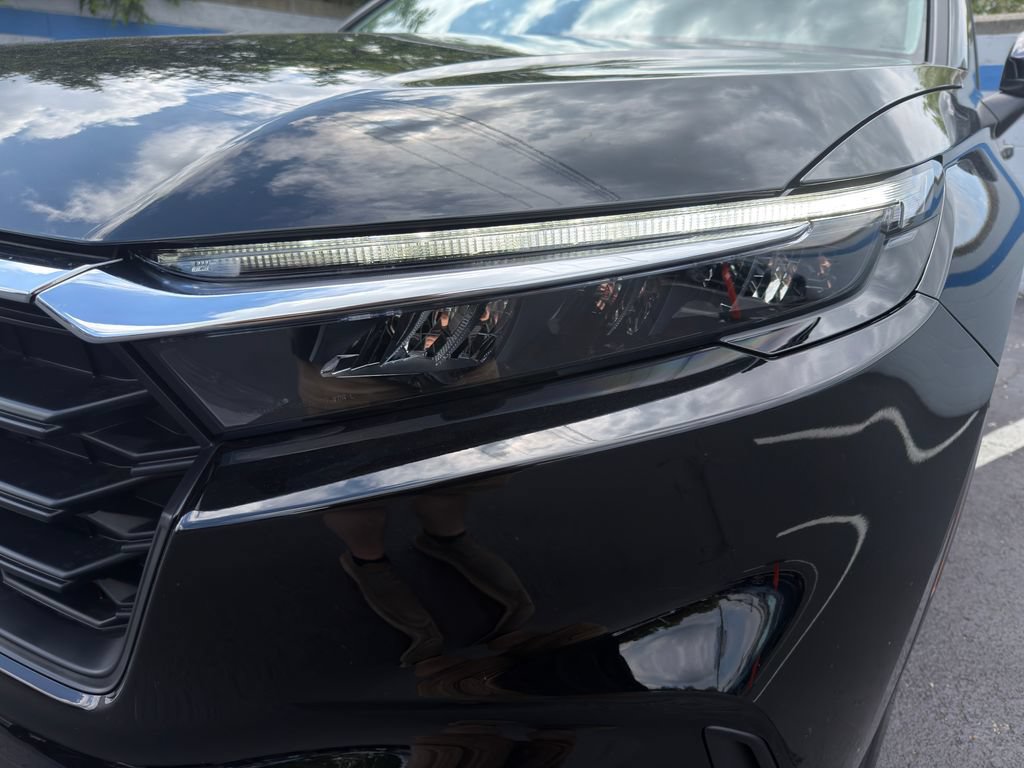Used 2027 Honda CR-V LX image 9