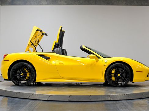Used 2017 Ferrari 488 Spider RWD image 25