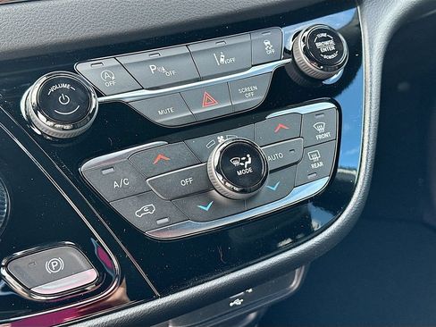 New 2027 Chrysler Pacifica LX FWD image 20