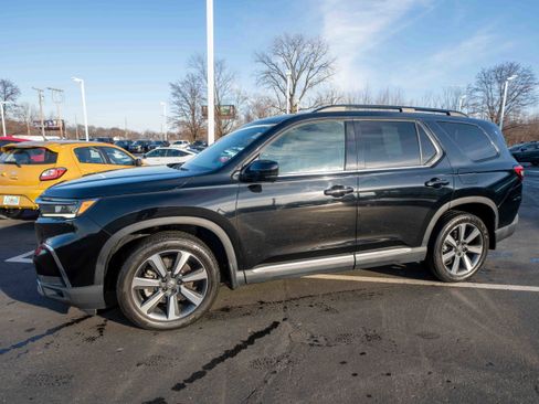 Used 2024 Honda Pilot Touring image 3