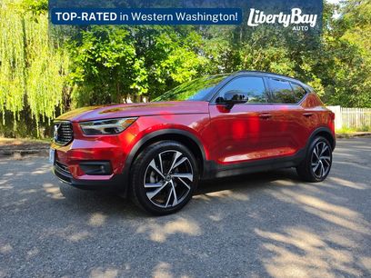 Used 2022 Volvo XC40 T5 R-Design w/ Advanced Package