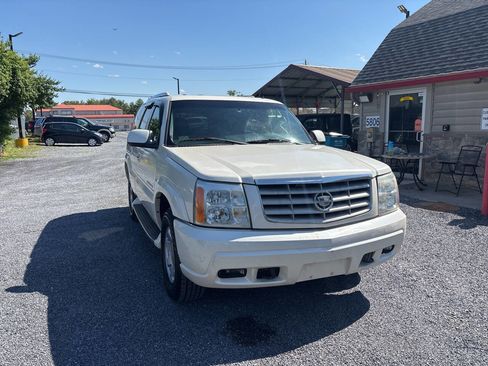 Used 2002 Cadillac Escalade AWD image 3