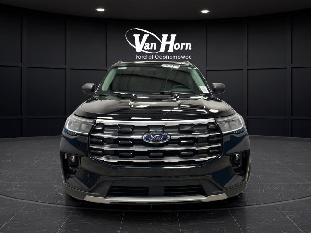 Used 2025 Ford Explorer Active w/ Active Comfort Package AWD/4WD image 2