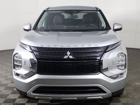 Used 2024 Mitsubishi Outlander SE image 13