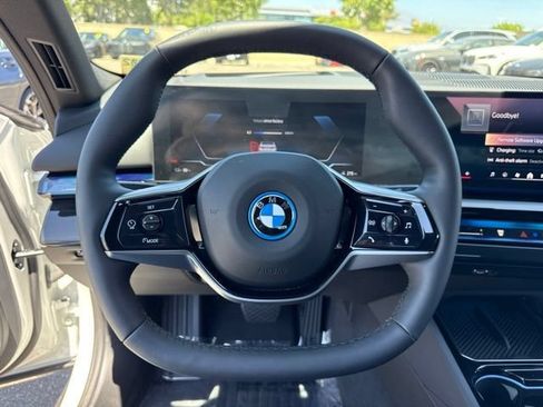 Used 2026 BMW i5 eDrive40 w/ Premium Package RWD image 24