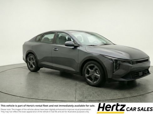 Used 2025 Kia K4 LXS image 1