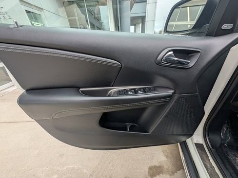 Used 2020 Dodge Journey Crossroad w/ Popular Equipment Group image 38