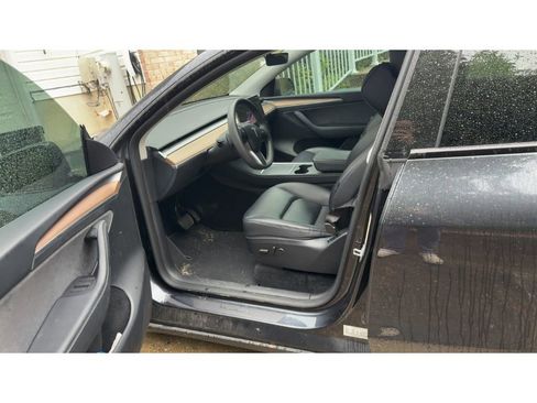 Used 2024 Tesla Model Y Long Range RWD image 5
