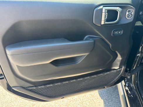 Used 2025 Jeep Wrangler Willys image 10