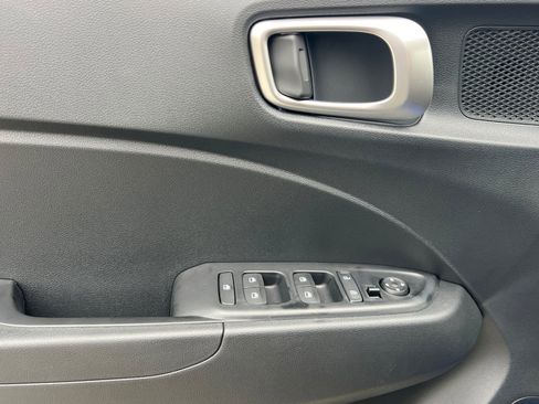 New 2025 Hyundai Venue SEL image 11