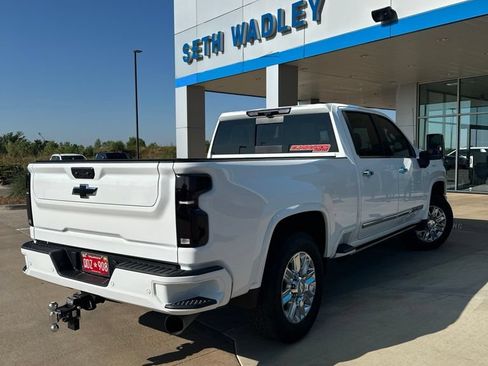 Used 2024 Chevrolet Silverado 2500 High Country w/ High Country Premium Package AWD/4WD image 4