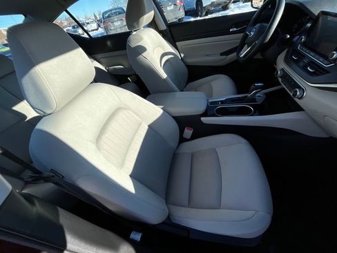 Used 2024 Nissan Altima 2.5 SV image 15